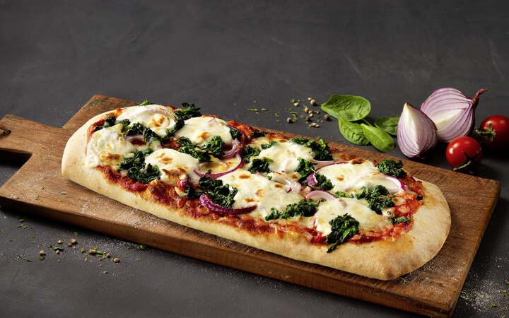 Pizza alla Romana Spinaci Cipolla Rossa e Mascarpone (Numéro d’article 10416)
