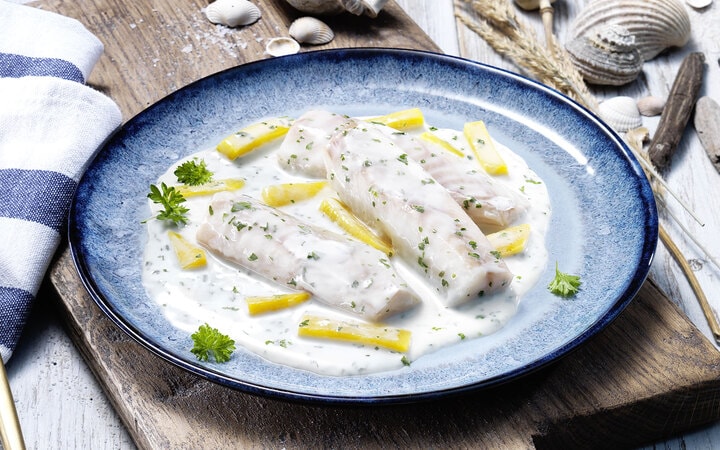 Filets de colin d'Alaska, sauce crème au persil (Numéro d’article 11536)